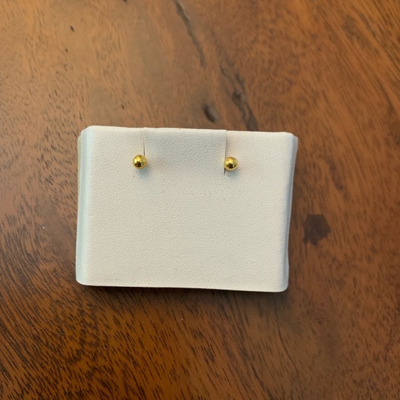 Jewelry - 22K Yellow Gold Stud earrings